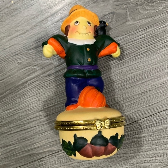 Vintage Scarecrow Fall Harvest Ceramic Trinket Box - Picture 1 of 2
